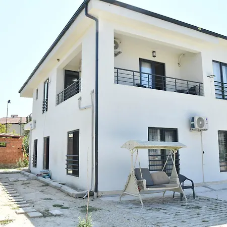 Апартаменты Happy House 3 *